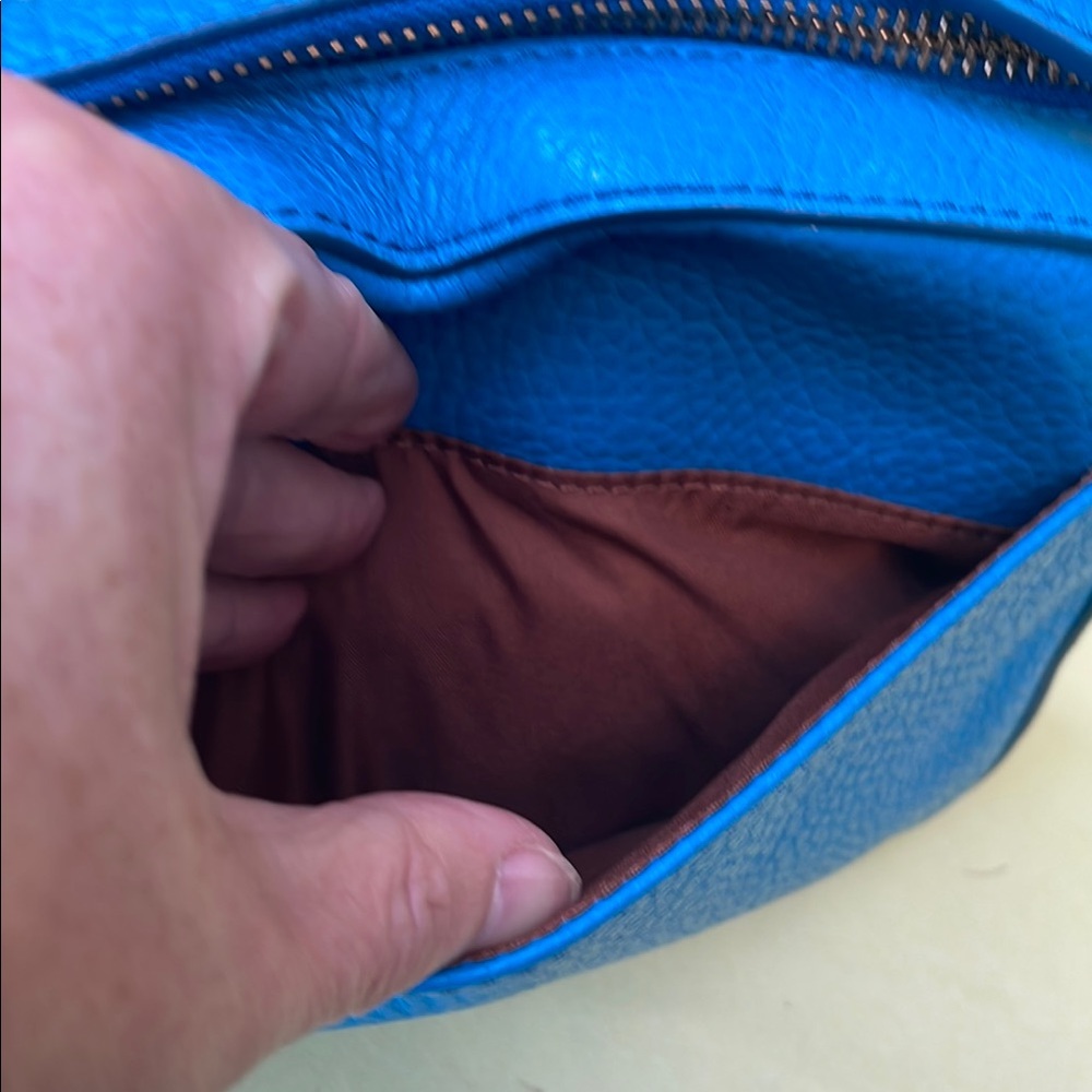 Fossil Turquoise Blue Crossbody Bag with Adjustable Strap and Minimalist Design - Picture 7 of 11